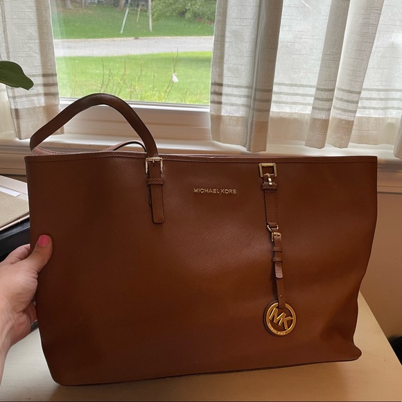 Michael Kors Handbags - Michael Kors Saffiano Jet Setter Large Tote Bag